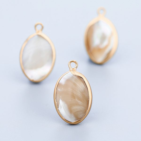 Pendants oval cultured pearls