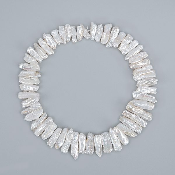 Perlas barrocas cultivadas biwa (perforado central)