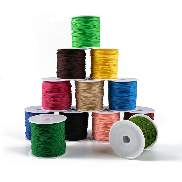 Coloured braided polyester yarn